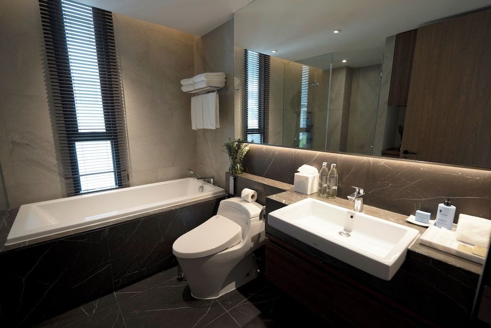 Walton Suites Sukhumvit Deluxe - Two Bedroom Suite 7