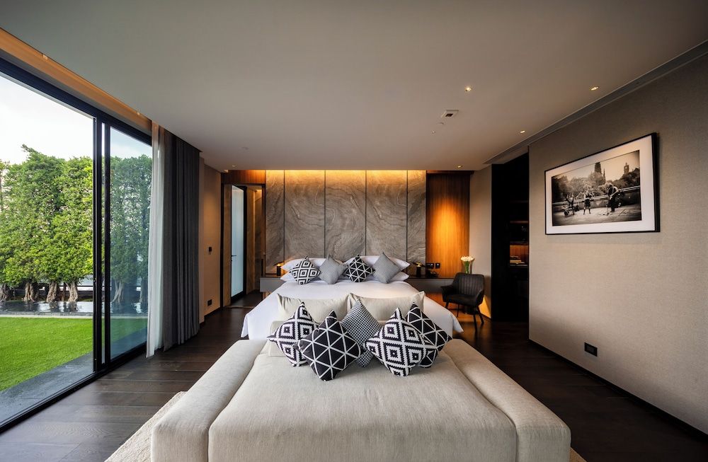 undefined Walton Suites Sukhumvit 10