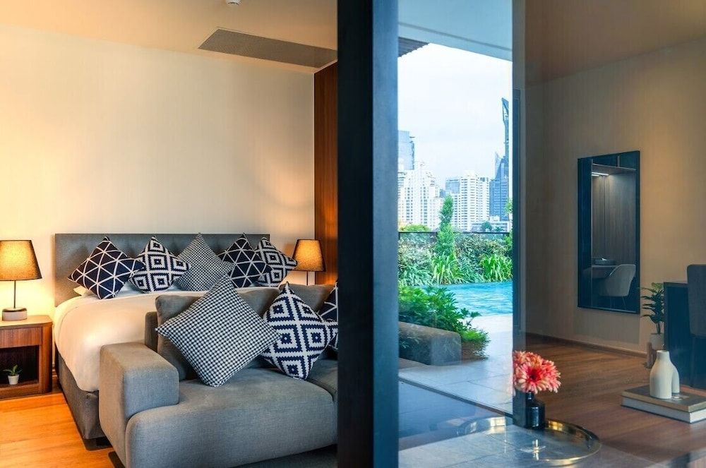 Walton Suites Sukhumvit Pool Access 5