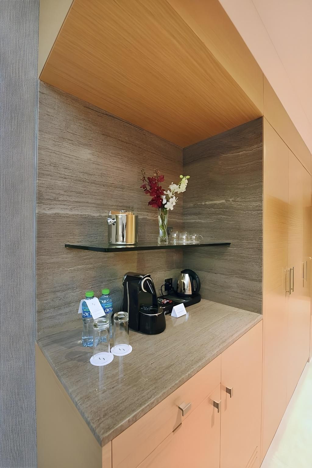 Grand Cosmopolitan Hotel Superior Room - Complimentary Jumeirah Beach and Mall of The Emirates Transfer 3