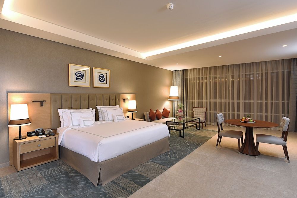 undefined Grand Cosmopolitan Hotel 8