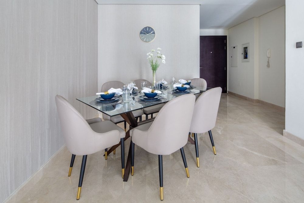 undefined Luxuriously Elegant 2BR Apartment in Downtown Dubai 2