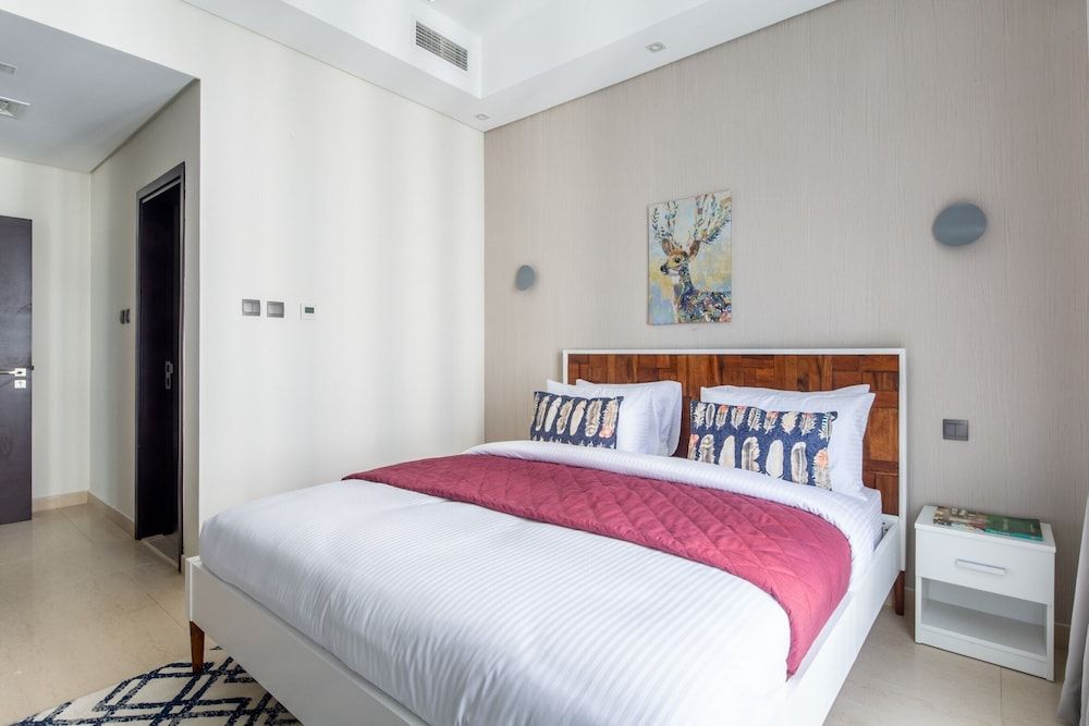 undefined Luxuriously Elegant 2BR Apartment in Downtown Dubai 6