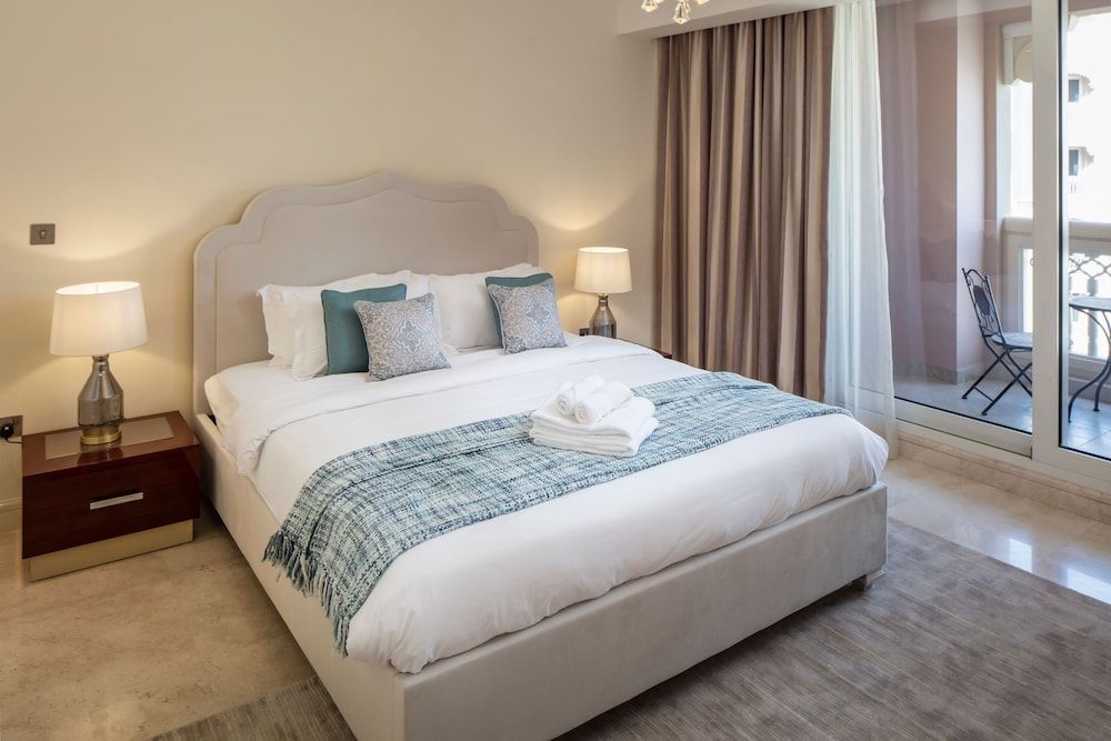 Luton Vacation Homes Grandeur Residence Apartment, 2 Bedrooms, Sea View, Beachfront 5