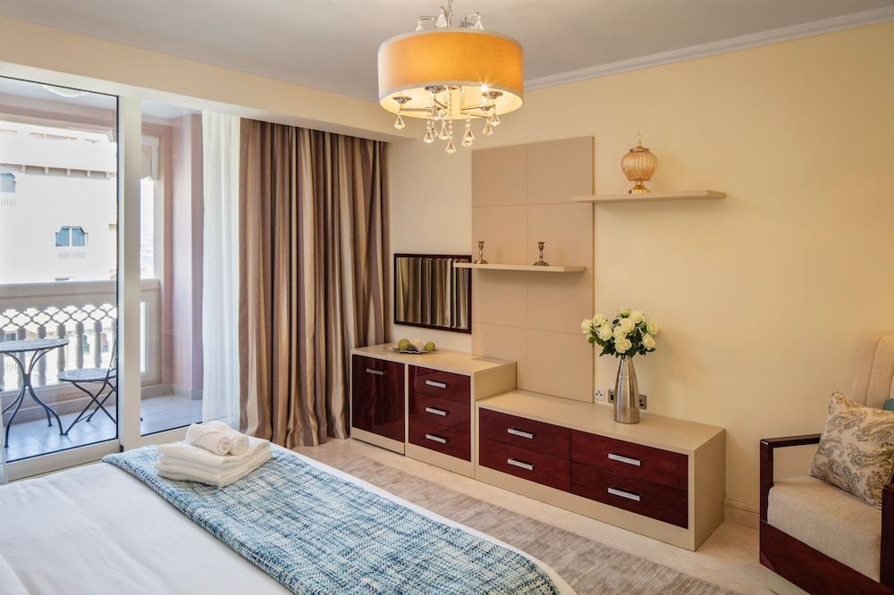 Luton Vacation Homes Grandeur Residence Apartment, 2 Bedrooms, Sea View, Beachfront 6