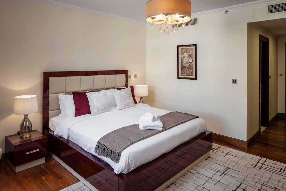 Luton Vacation Homes Grandeur Residence Apartment, 2 Bedrooms, Sea View, Beachfront 2