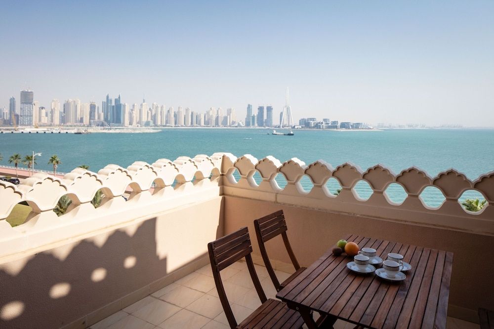 Luton Vacation Homes Grandeur Residence Apartment, 2 Bedrooms, Sea View, Beachfront 9