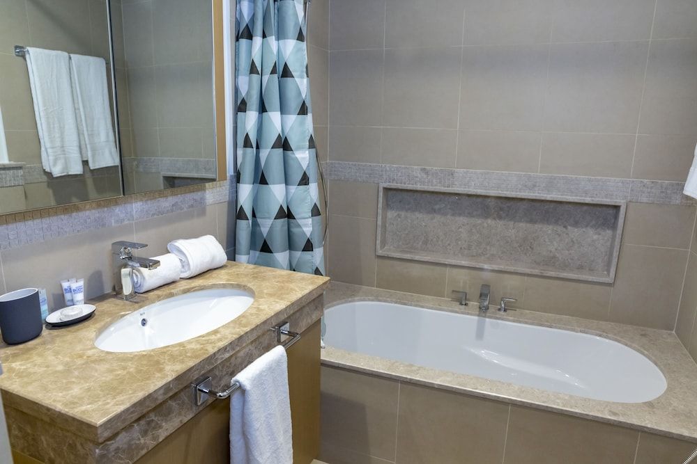 Bravo Way Burj Vista 1 Deluxe Apartment, 1 Bedroom, Balcony, City View 19