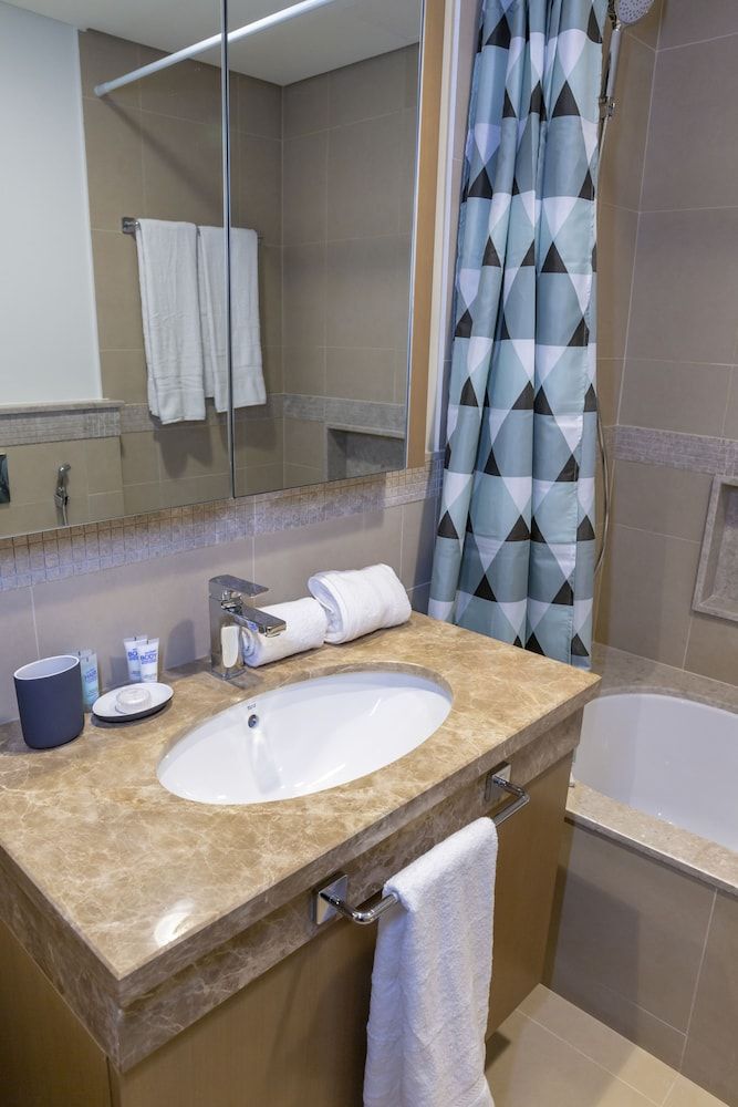 Bravo Way Burj Vista 1 Deluxe Apartment, 1 Bedroom, Balcony, City View 20