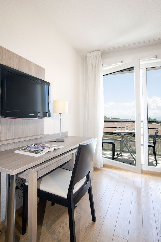 Séjours & Affaires Gex Les Rives du Leman Studio, Mountain View 9