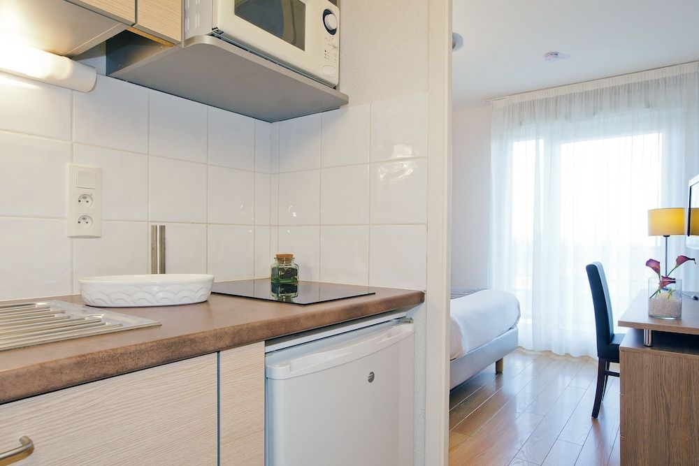 Séjours & Affaires Gex Les Rives du Leman Studio, Mountain View 5