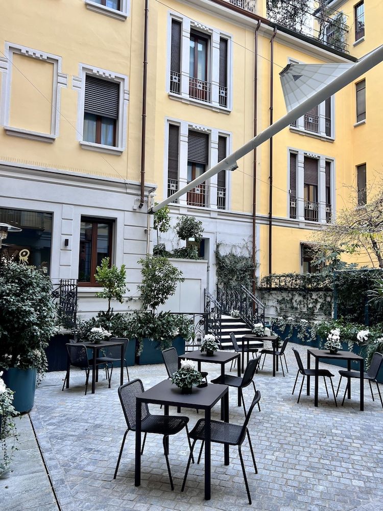 undefined Ariosto Social Club 5