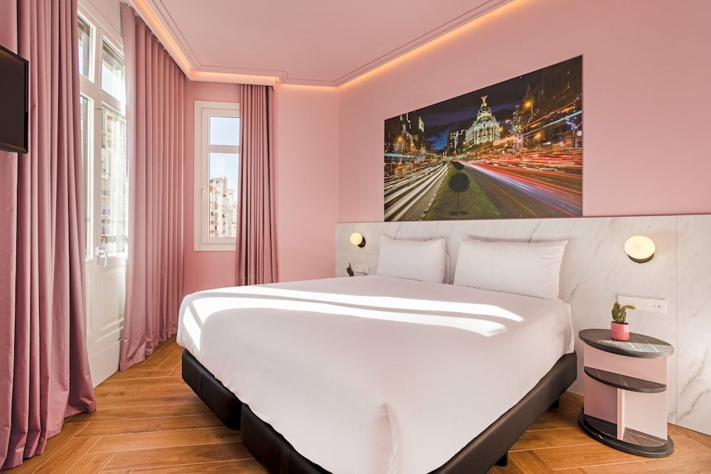 Ikonik Gran Via Double Room 5