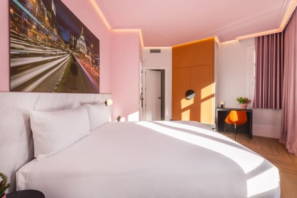 Ikonik Gran Via Double Room 7