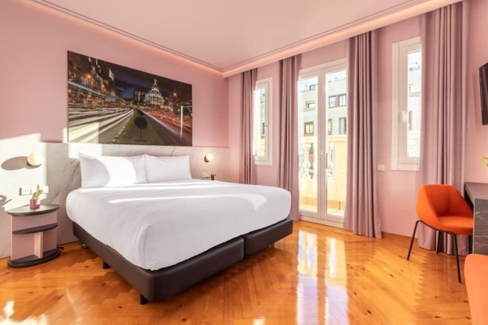 undefined Ikonik Gran Via 5