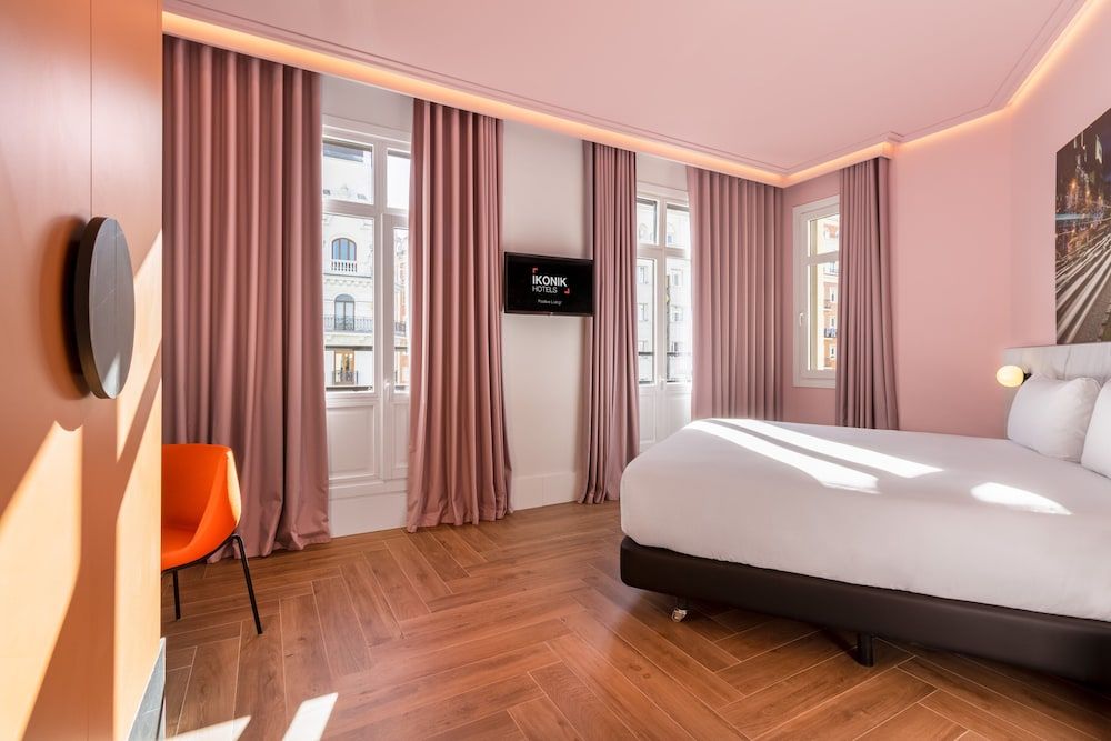 Ikonik Gran Via Double Room 11