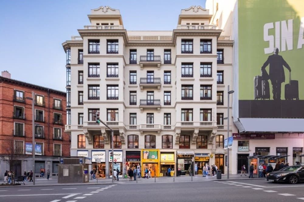 undefined Ikonik Gran Via 6