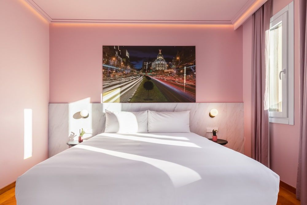 Ikonik Gran Via Double Room 6