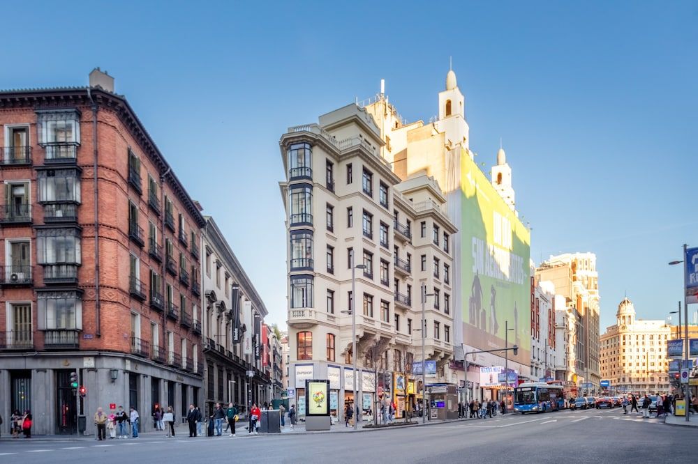 undefined Ikonik Gran Via 7