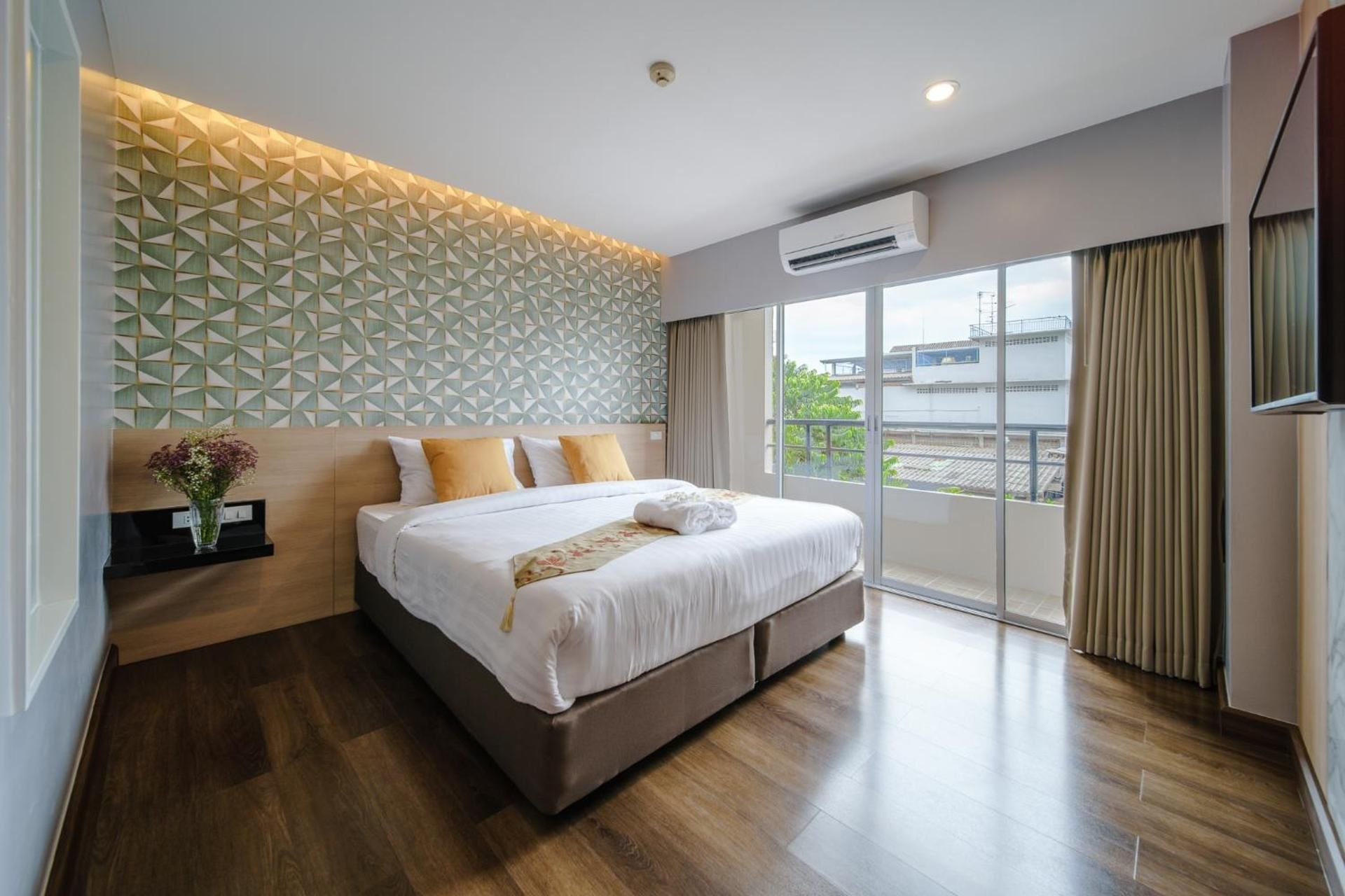 Season Place Hotel Deluxe King 2