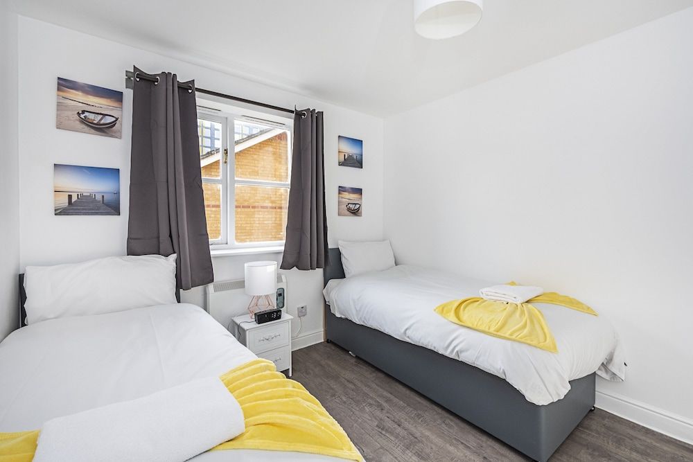 undefined Modern 2 Bedroom Lewisham Apartment 7