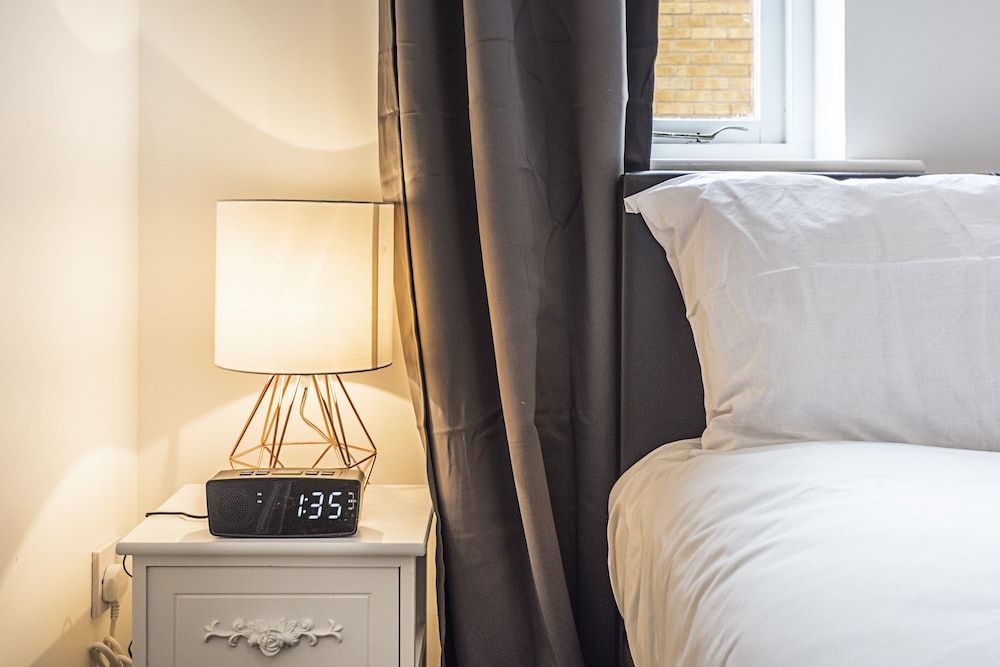 undefined Modern 2 Bedroom Lewisham Apartment 6