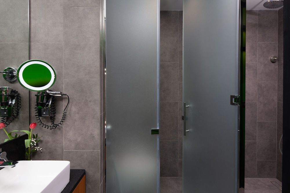 Al Khoory Sky Garden Hotel Sky Classic Room 4