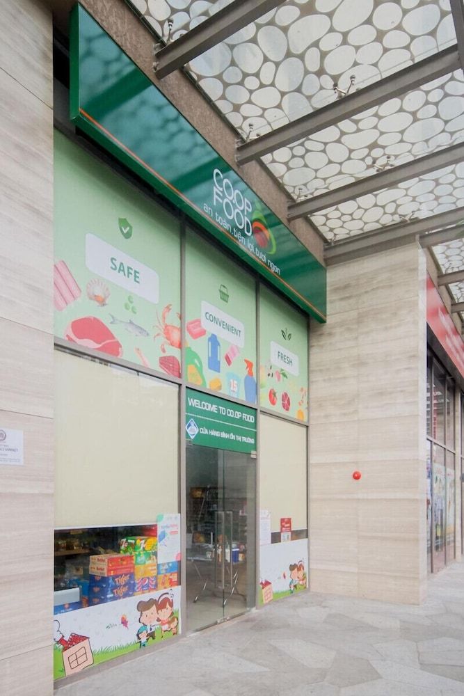 undefined Ami Splendid Infinity Pool 7