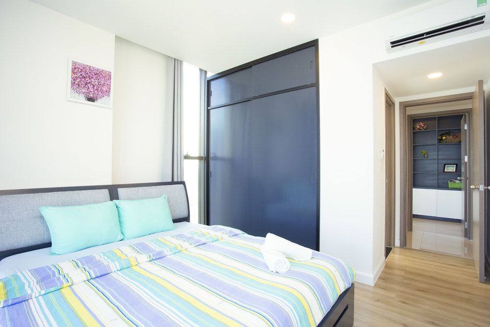 undefined Ami Splendid Infinity Pool 2