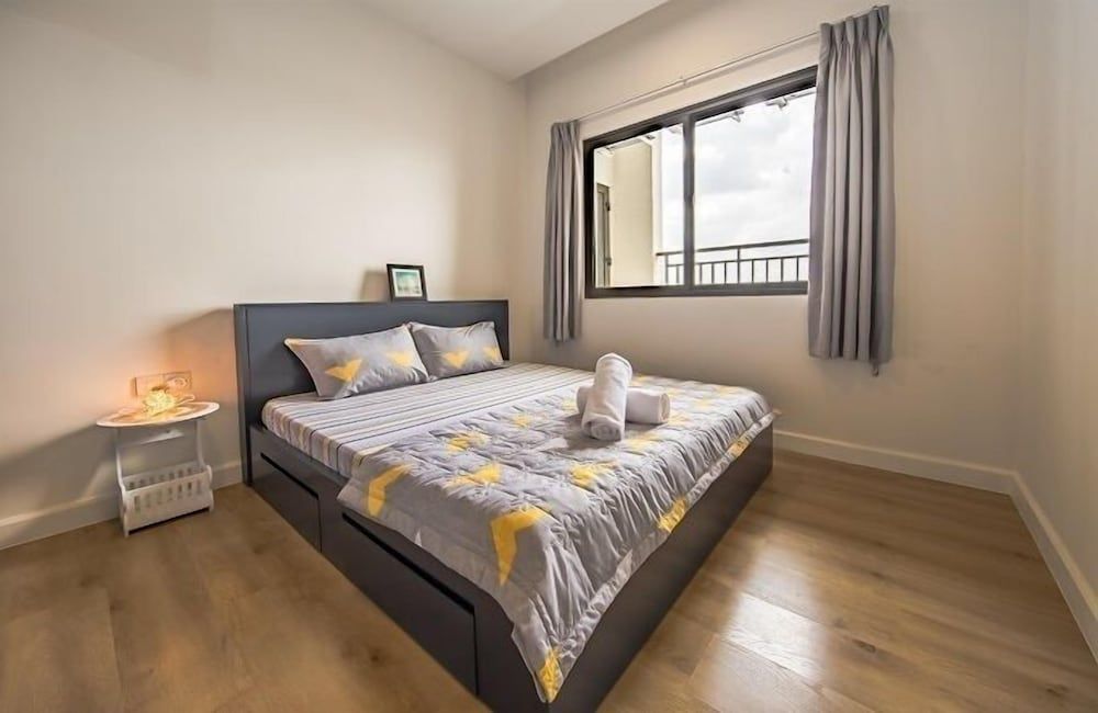 undefined Ami Splendid Infinity Pool 4