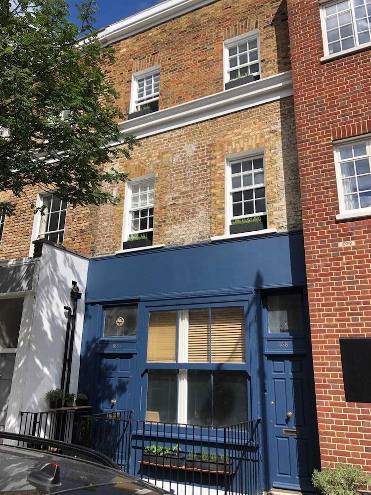 undefined Stylish and Spacious Apartment With Terrace 4