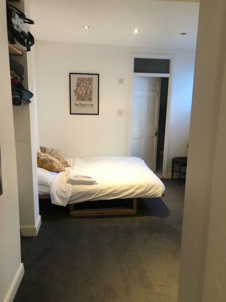 undefined Stylish and Spacious Apartment With Terrace 7