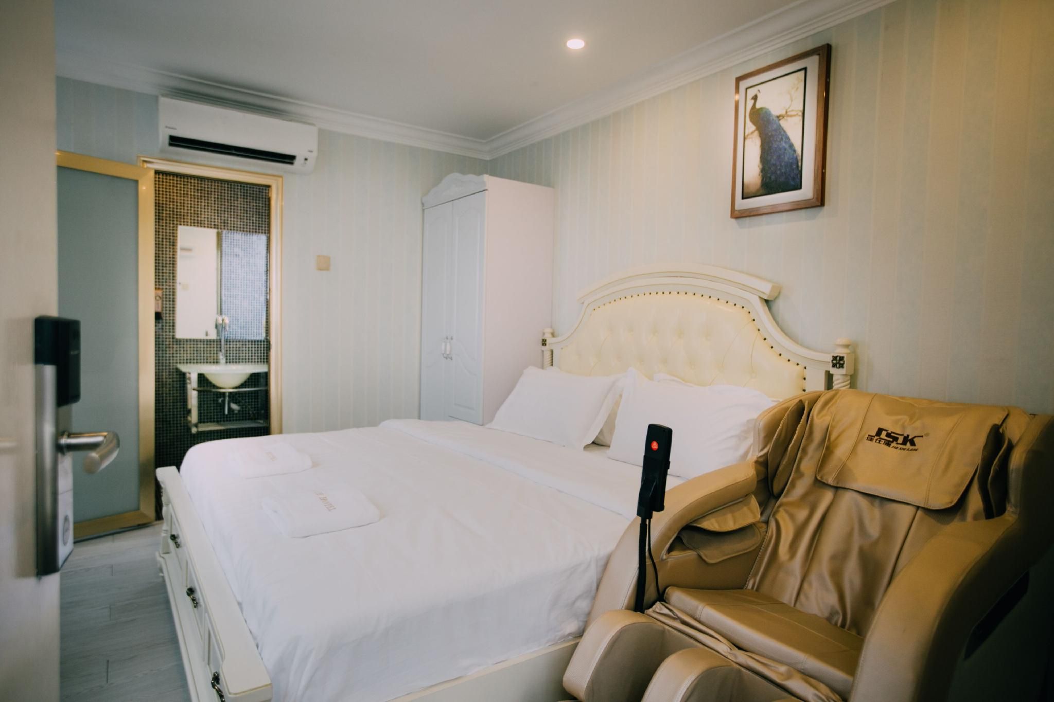 Junior Executive Suite