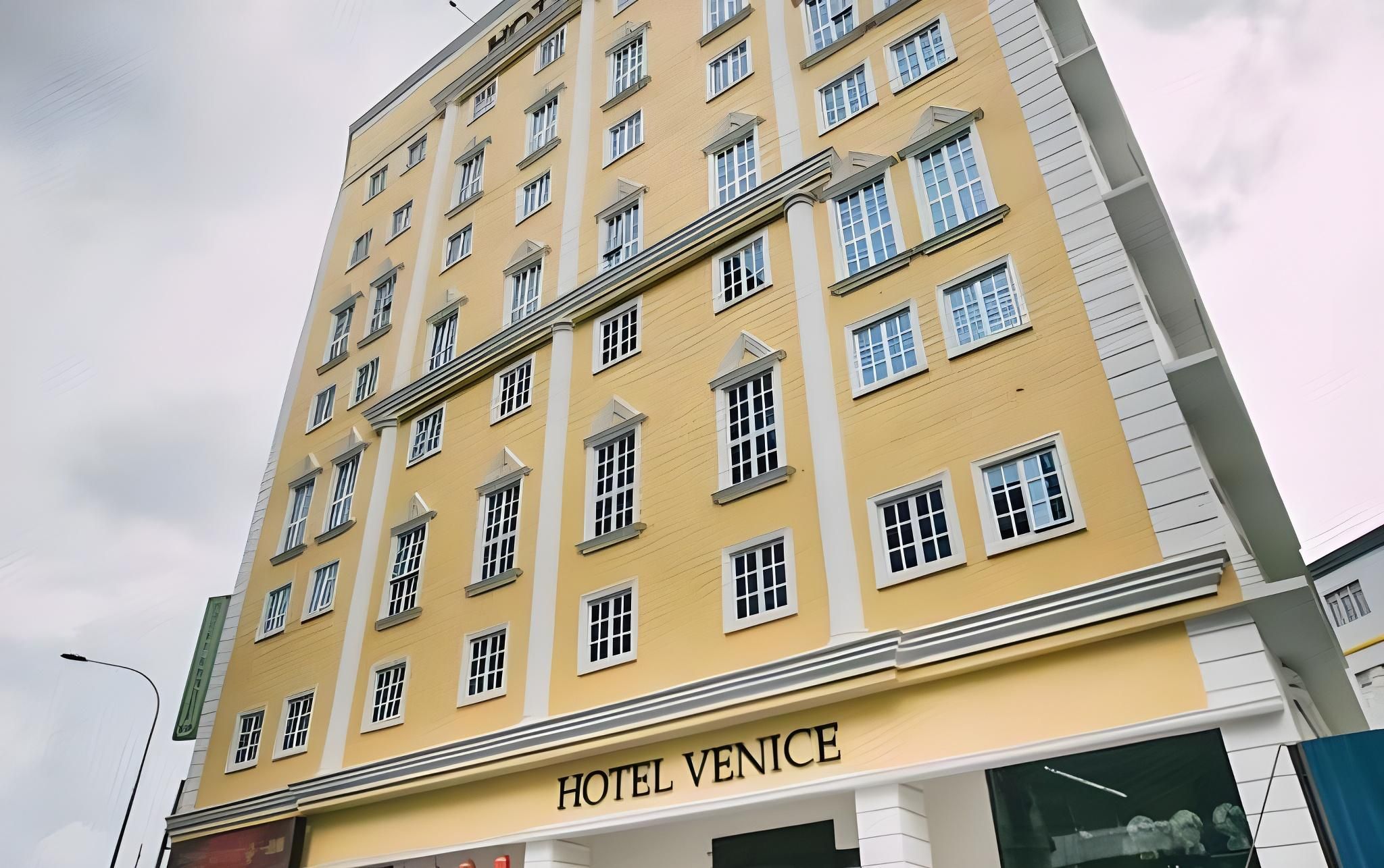 undefined Venice Hotel 4