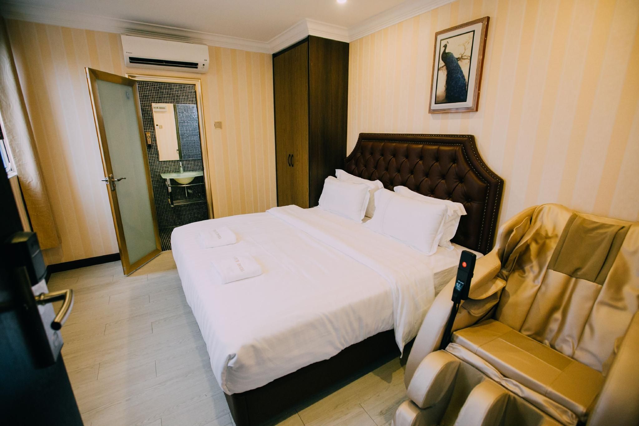 Junior Executive Suite