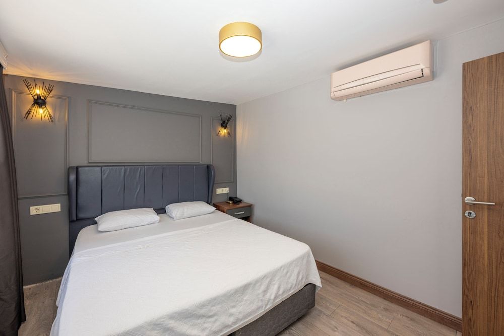 undefined Comfort Suites Hotel 5