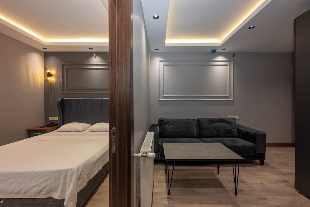 undefined Comfort Suites Hotel 3