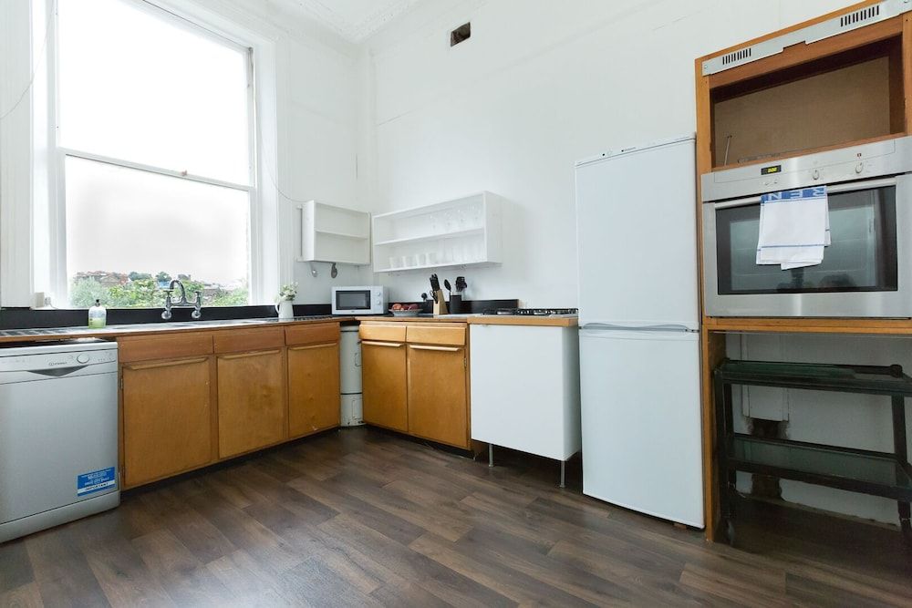 undefined Spacious 1BR Period Apartment Hampstead 5
