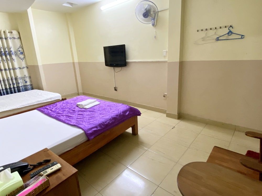 Ngoc Trinh Hotel Family Room 12