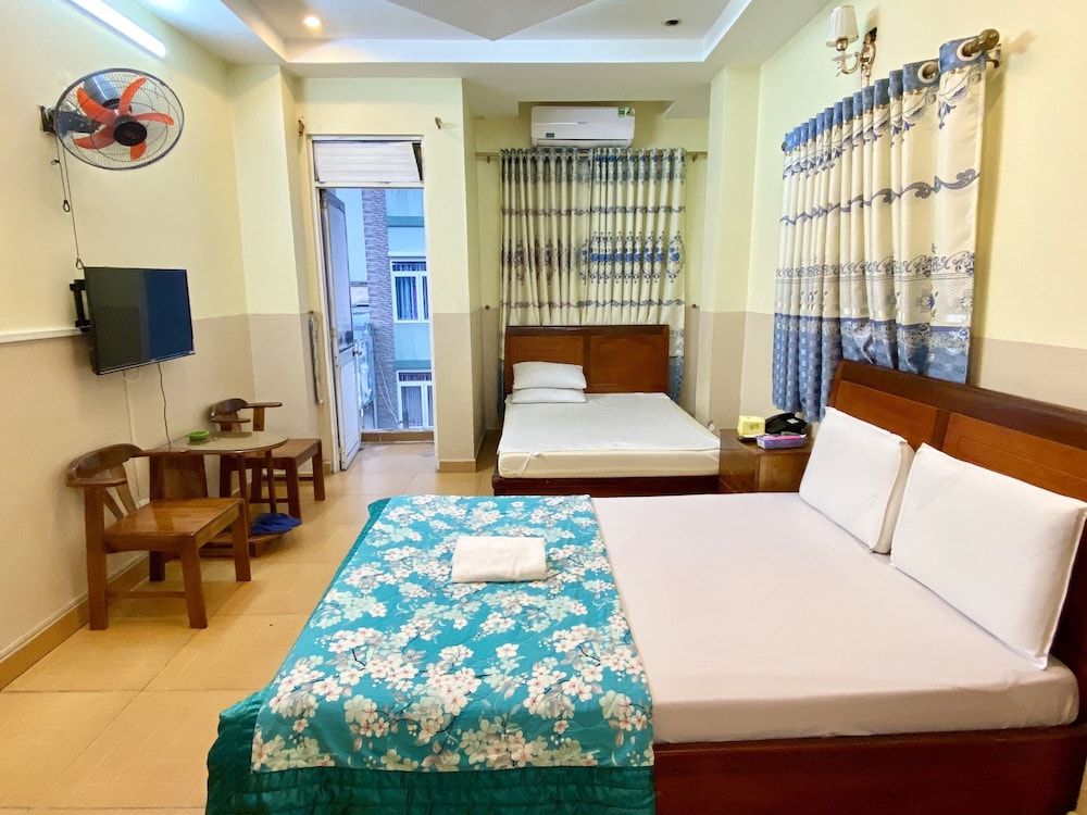 Ngoc Trinh Hotel Family Room 9