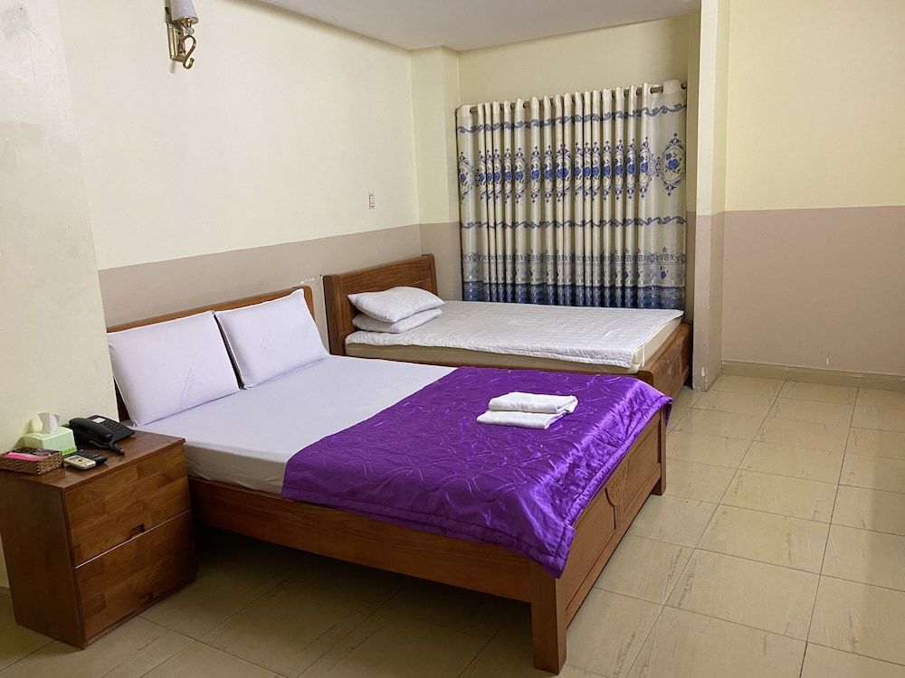 Ngoc Trinh Hotel Family Room 4