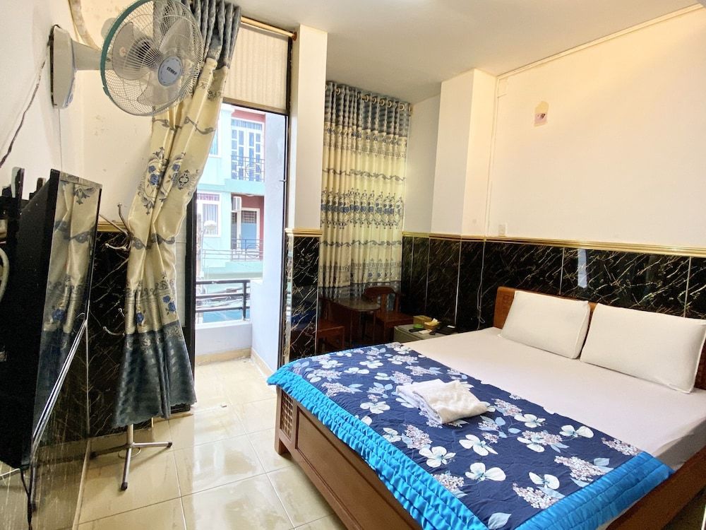 Ngoc Trinh Hotel Double Room 2