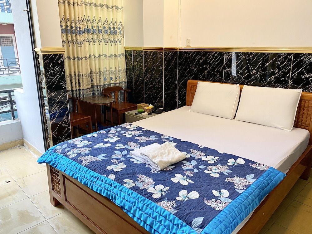 Ngoc Trinh Hotel Double Room 11