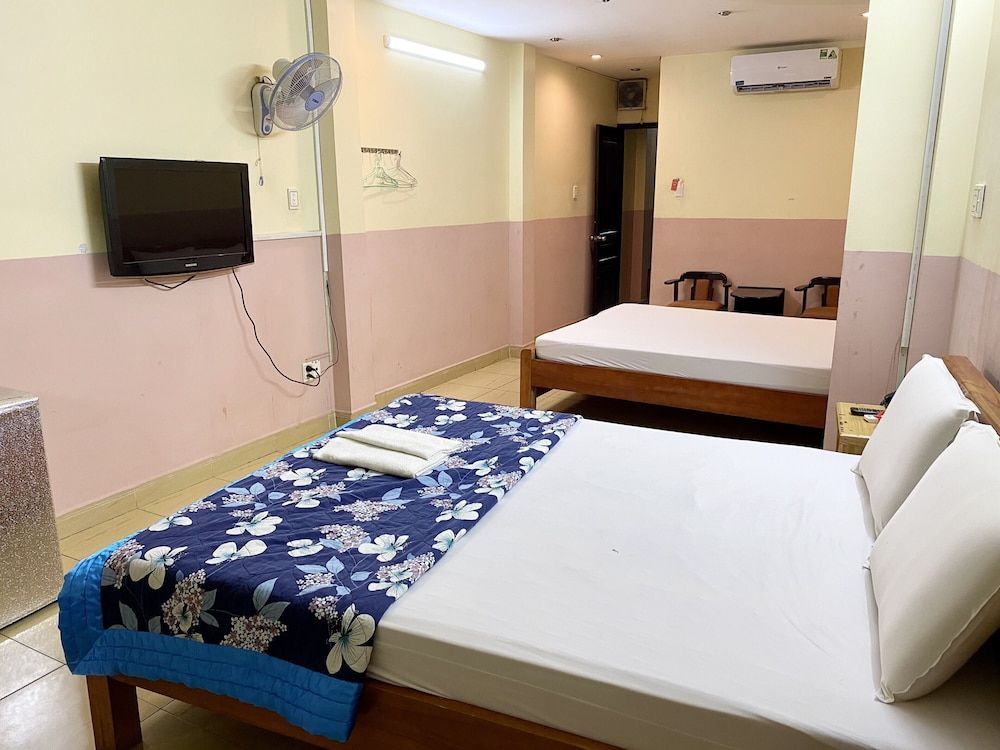 Ngoc Trinh Hotel Family Room 8