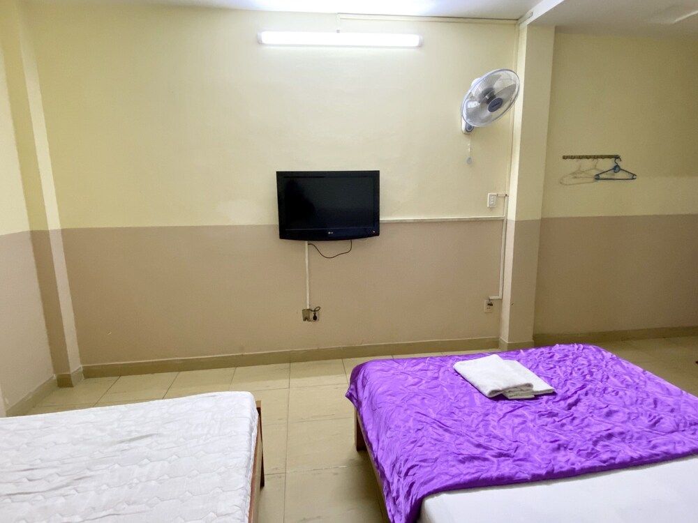 Ngoc Trinh Hotel Family Room 11