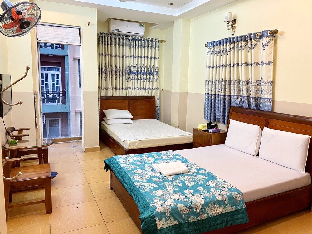 Ngoc Trinh Hotel Family Room 5