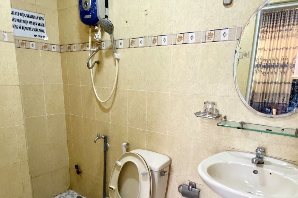 Ngoc Trinh Hotel Double Room 13