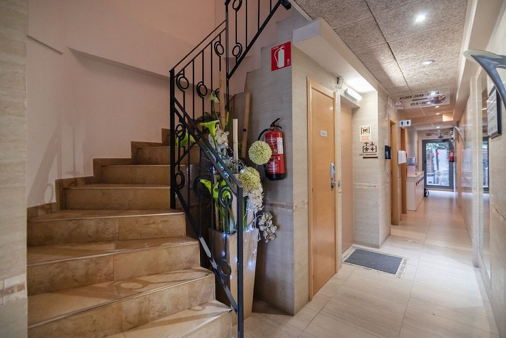 undefined Hostal House