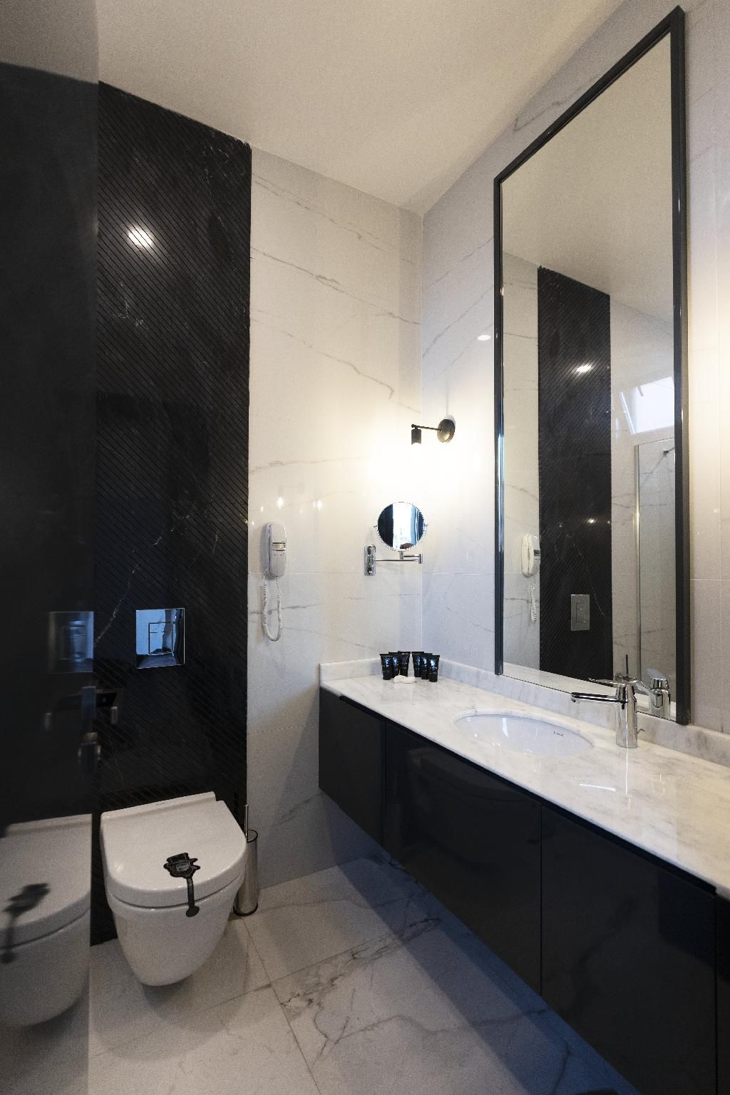 Lucky Monkey Hotel City View Triple Room 2