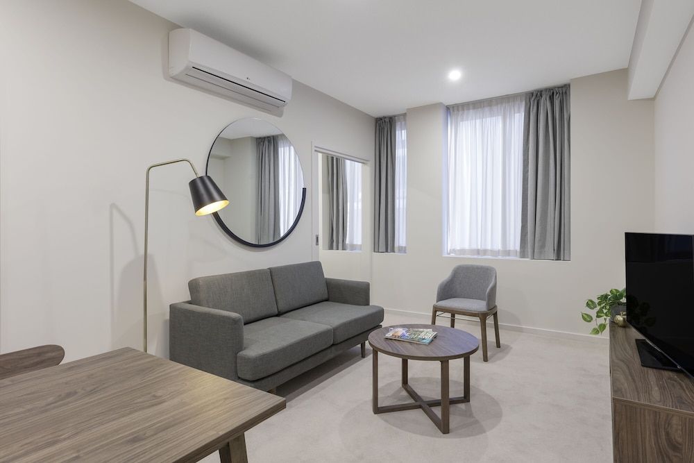 Brady Apartment Hotel Hardware Lane One Bedroom Apartment + Study 4